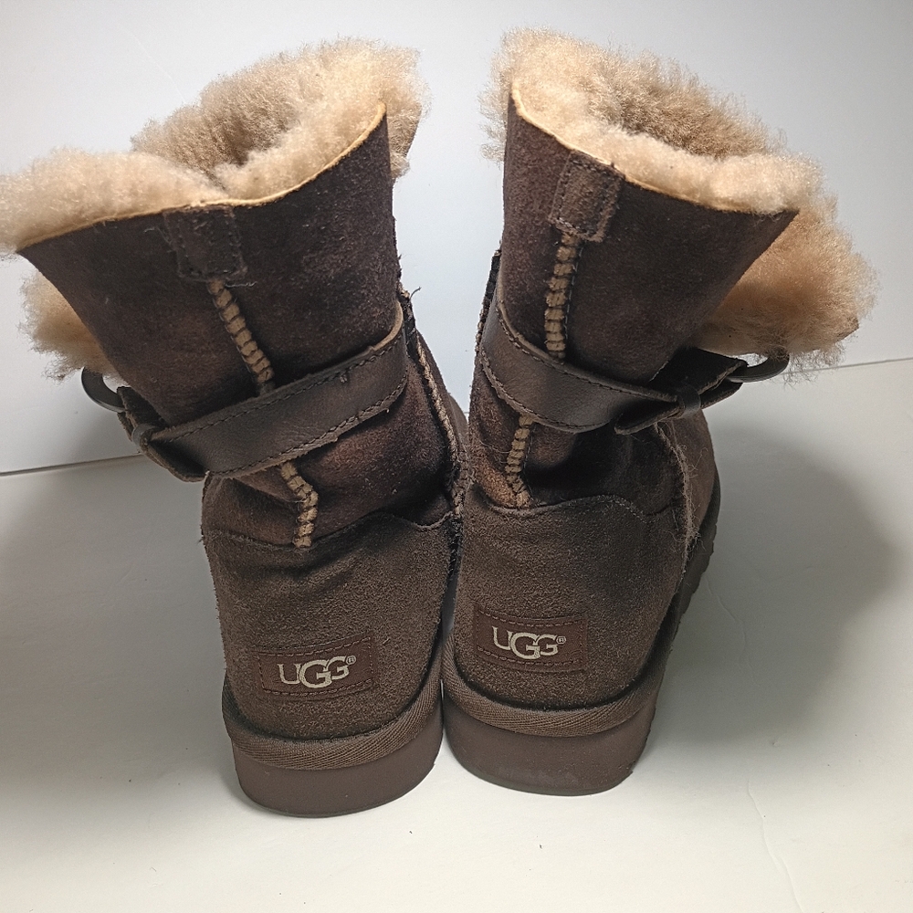 UGG Nash Size 7 Color: Chocolate Brown Short Pull-on Style Suede & Shearling